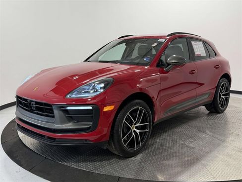 Used 2025 Porsche Macan image 3