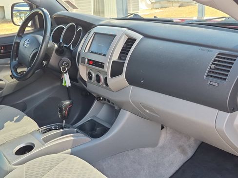 Used 2011 Toyota Tacoma PreRunner w/ SR5 Pkg #2 RWD image 28