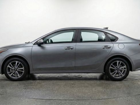 Used 2024 Kia Forte LXS FWD image 5