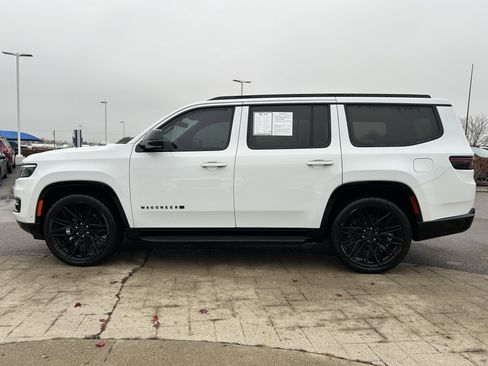 Used 2023 Jeep Wagoneer Series II image 4