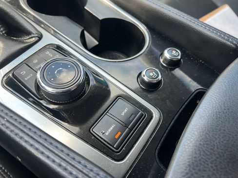 Used 2016 Nissan Maxima SR w/ Interior Lighting Package FWD image 13