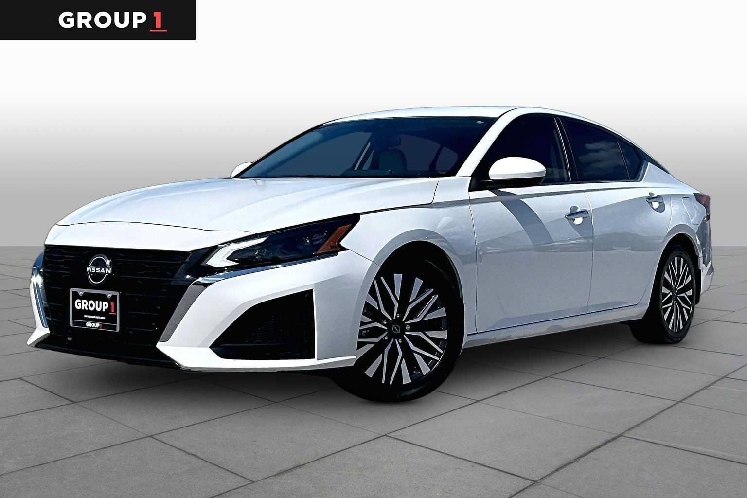 Used 2024 Nissan Altima 2.5 SV w/ SV Premium Package FWD image 1