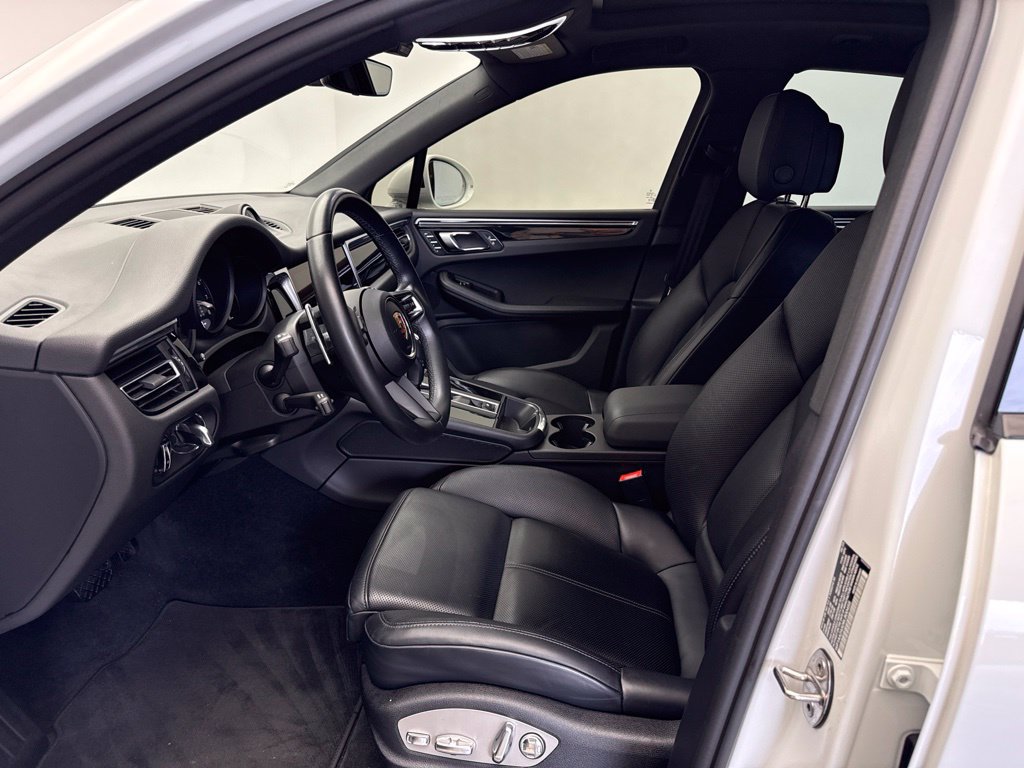 Certified 2024 Porsche Macan AWD/4WD image 5