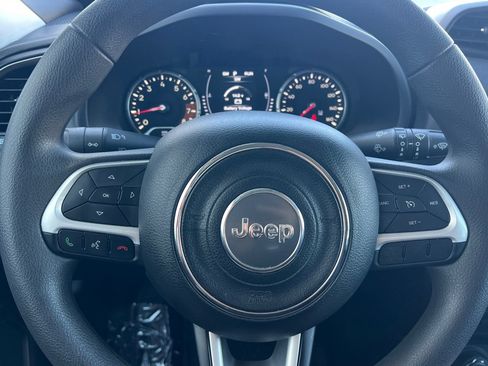 Used 2023 Jeep Renegade Latitude AWD/4WD image 23