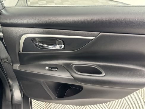 Used 2017 Nissan Altima 2.5 SL w/ Moonroof Package image 27