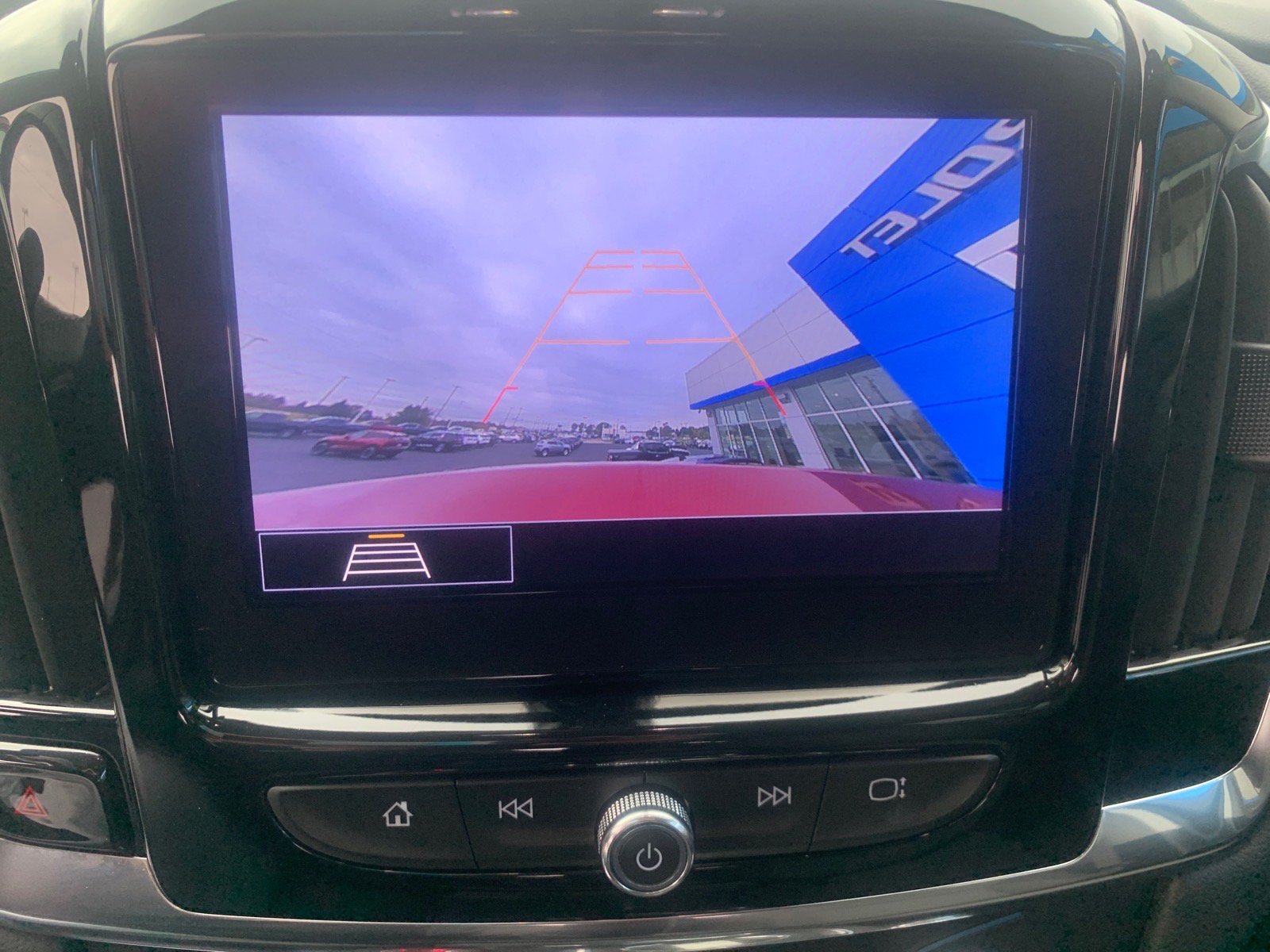 Used 2021 Chevrolet Traverse LT FWD image 17