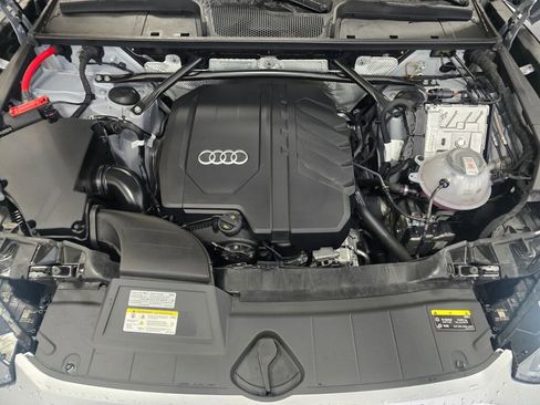 Certified 2025 Audi Q5 2.0T Premium Plus image 10