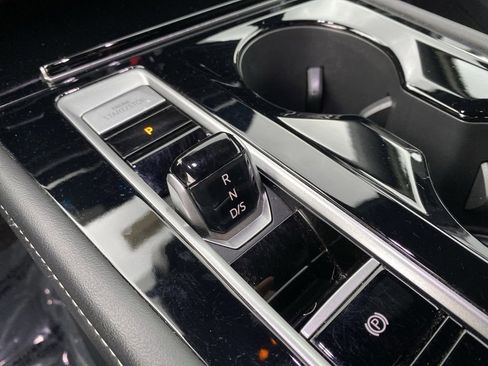 Certified 2024 Volkswagen Atlas Cross Sport SE image 21