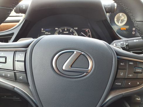 Certified 2022 Lexus ES 350 w/ Premium Package image 13