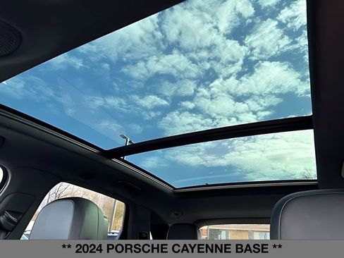 Used 2024 Porsche Cayenne w/ Premium Package AWD/4WD image 30
