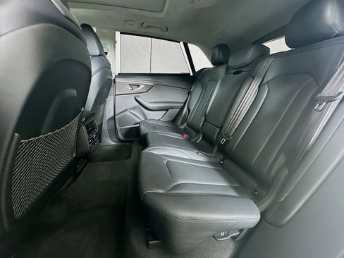 Used 2022 Audi Q8 Prestige image 9