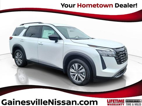 New 2026 Nissan Pathfinder SL image 1