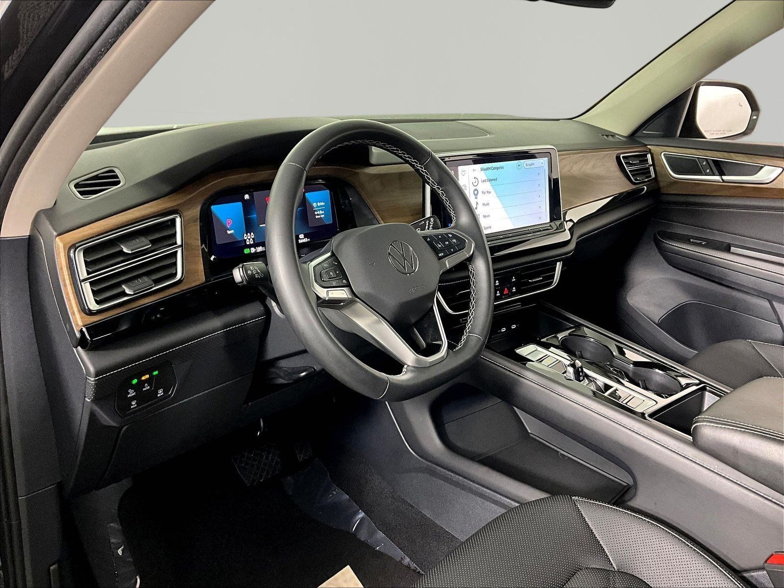 Used 2025 Volkswagen Atlas SE AWD/4WD image 17