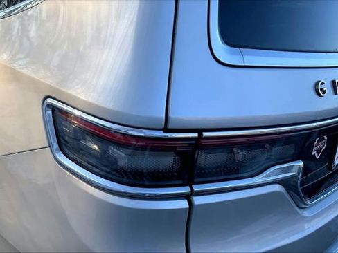 Used 2024 Jeep Grand Wagoneer L Series III image 12