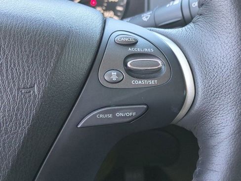 Used 2020 Nissan Pathfinder SL image 26