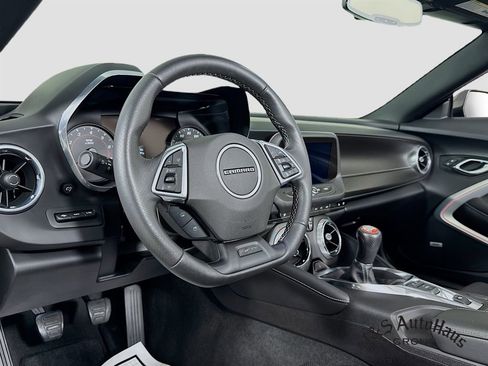 Used 2017 Chevrolet Camaro SS image 9