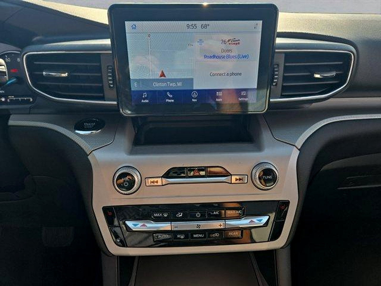 Certified 2023 Ford Explorer XLT w/ Equipment Group 202A AWD/4WD image 17