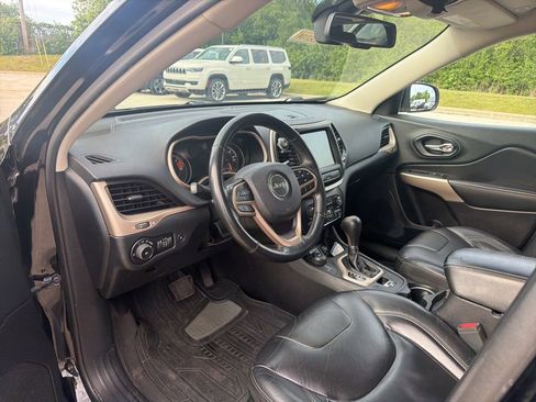 Used 2018 Jeep Cherokee Limited AWD/4WD image 6
