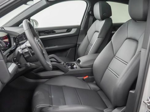 Certified 2025 Porsche Cayenne Coupe AWD/4WD image 5