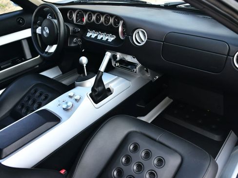 Used 2006 Ford GT RWD image 7