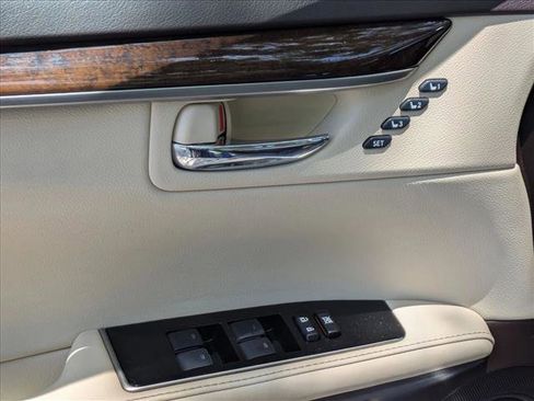 Used 2017 Lexus ES 350 FWD image 2