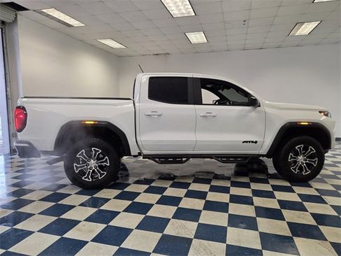 Used 2025 GMC Canyon AT4 w/ AT4 Premium Package image 9