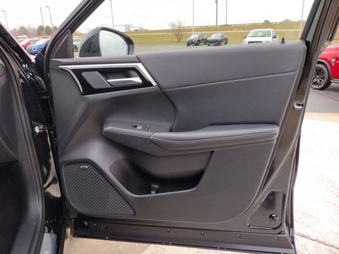 New 2025 Mitsubishi Outlander SE image 32