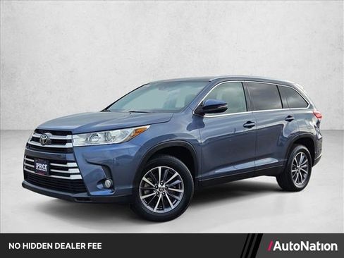Used 2019 Toyota Highlander XLE FWD image 1
