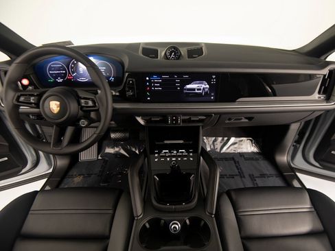 New 2026 Porsche Cayenne Coupe image 32