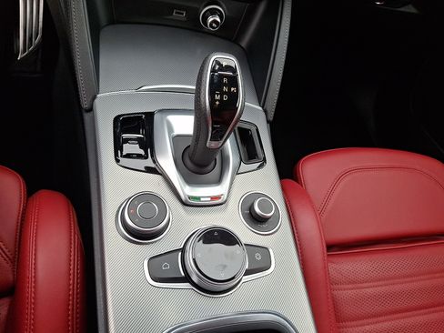 Used 2022 Alfa Romeo Stelvio Veloce image 13