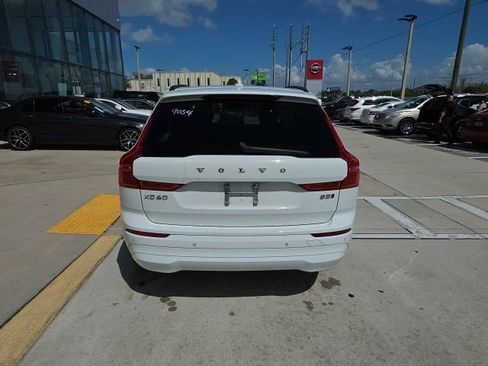 Used 2022 Volvo XC60 B5 Momentum image 5