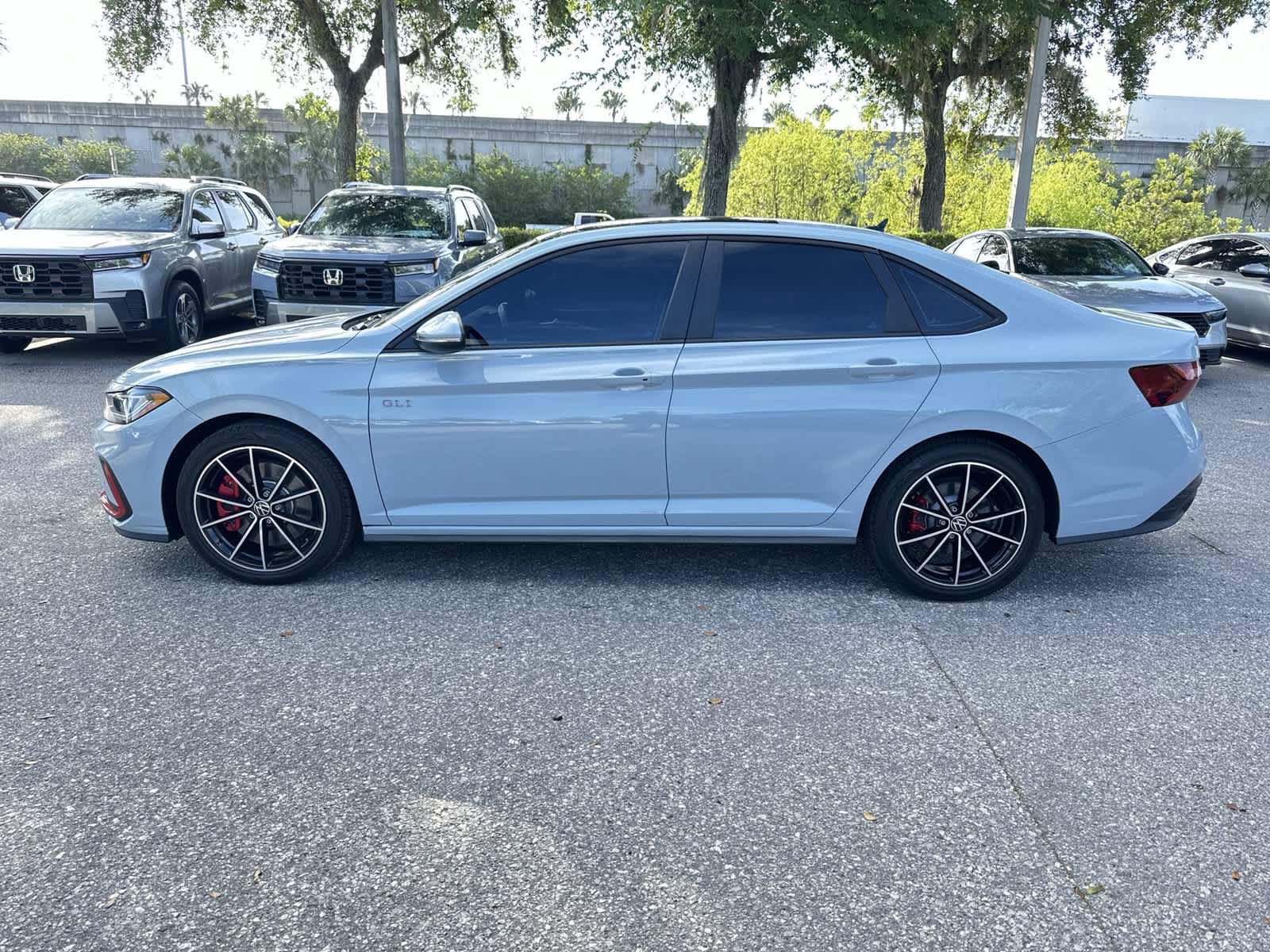 Used 2025 Volkswagen Jetta GLI Autobahn FWD image 3