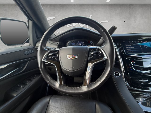 Used 2018 Cadillac Escalade Platinum AWD/4WD image 21