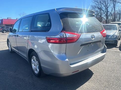 Used 2016 Toyota Sienna L image 5
