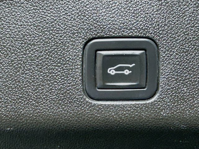 Used 2021 Chevrolet Tahoe Premier w/ Premium Package AWD/4WD image 13