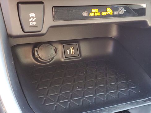 Certified 2025 Toyota RAV4 LE AWD/4WD image 29