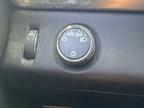 Used 2015 Chevrolet Suburban 2WD image 14