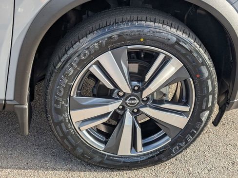 Certified 2024 Nissan Rogue SL image 9