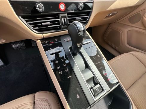 Certified 2025 Porsche Macan image 22