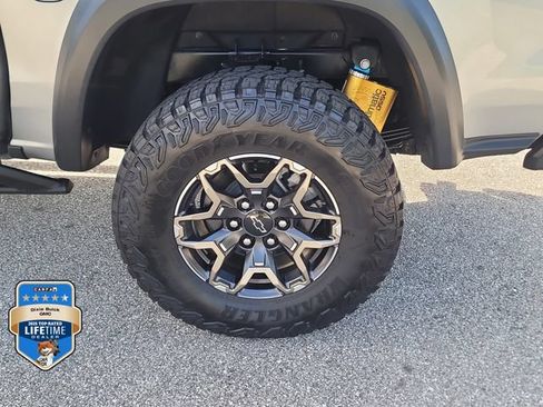 Certified 2024 Chevrolet Colorado ZR2 w/ ZR2 Convenience Package III AWD/4WD image 7