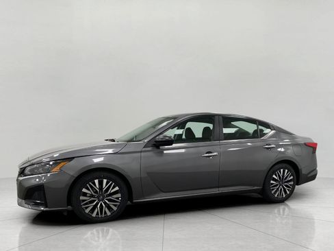 Certified 2025 Nissan Altima 2.5 SV FWD image 7