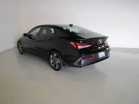 Used 2025 Hyundai Elantra Sport FWD image 21