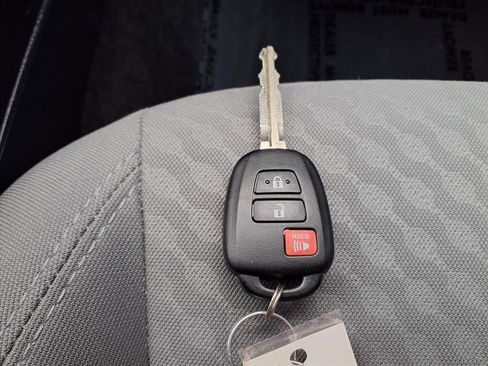 Used 2020 Toyota Tacoma SR image 11