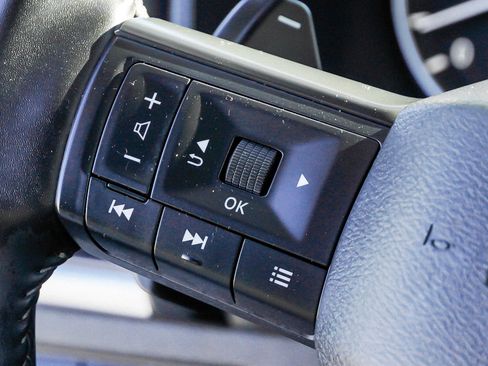 Used 2025 Nissan Rogue SV image 32