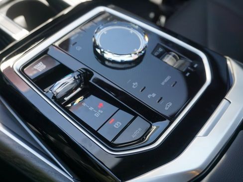 New 2025 BMW 740i image 12