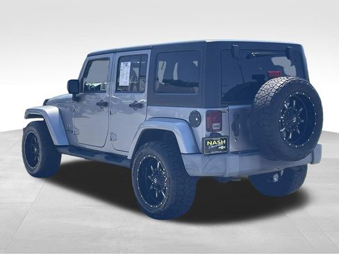 Used 2018 Jeep Wrangler Unlimited Sahara AWD/4WD image 5