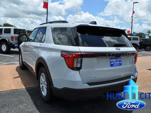 New 2026 Ford Explorer Active RWD image 3