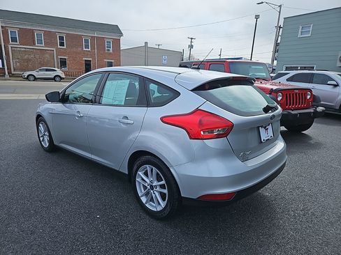 Used 2018 Ford Focus SE FWD image 4