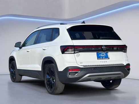 New 2026 Volkswagen Taos SE FWD image 6
