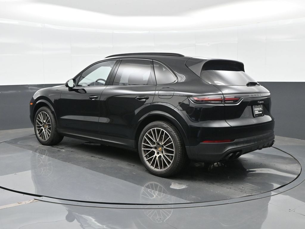 Certified 2023 Porsche Cayenne Platinum Edition AWD/4WD image 3